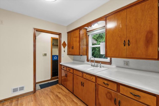 337 N 110th STREET, Wauwatosa, WI 53226