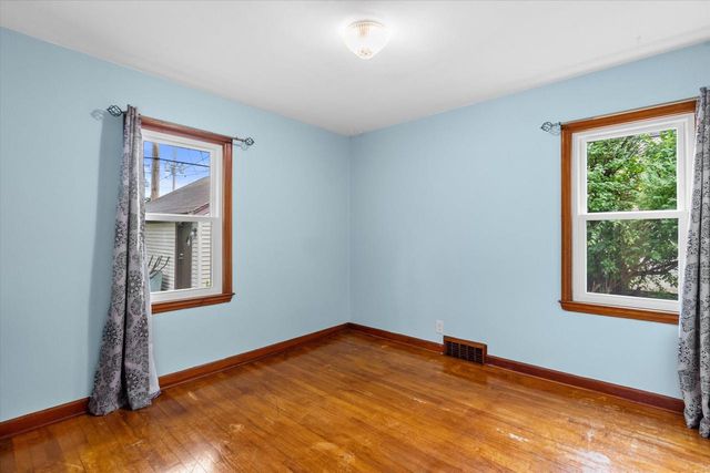 337 N 110th STREET, Wauwatosa, WI 53226