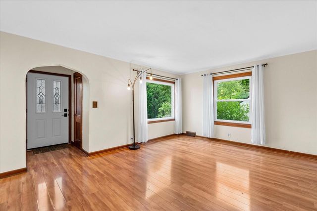 337 N 110th STREET, Wauwatosa, WI 53226