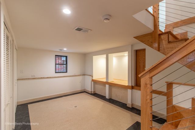 6334 S Saint Lawrence Avenue, Chicago, IL 60637