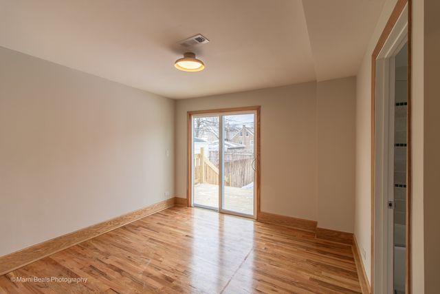 6334 S Saint Lawrence Avenue, Chicago, IL 60637