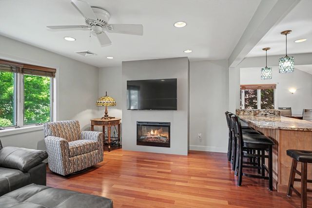 28 Edgemere St, Melrose, MA 02176