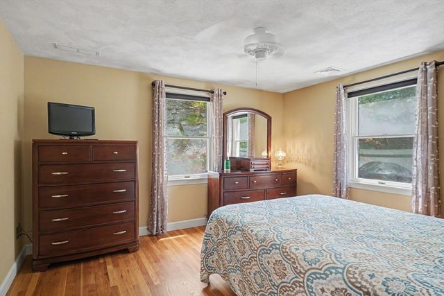 28 Edgemere St, Melrose, MA 02176