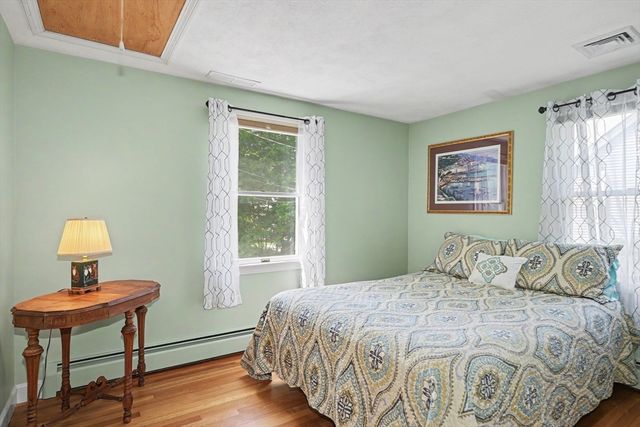 28 Edgemere St, Melrose, MA 02176