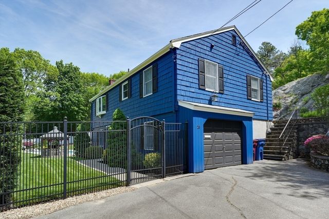 28 Edgemere St, Melrose, MA 02176