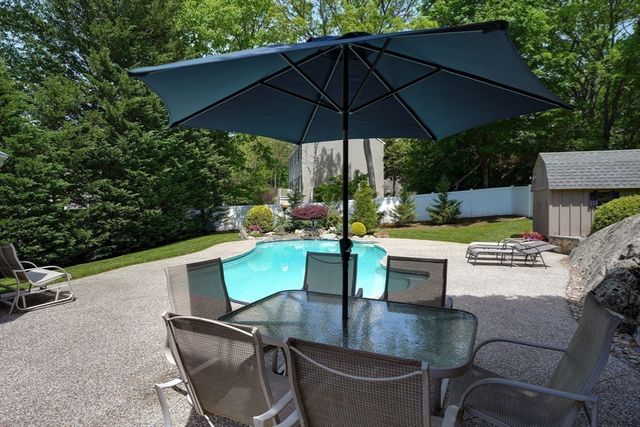 28 Edgemere St, Melrose, MA 02176