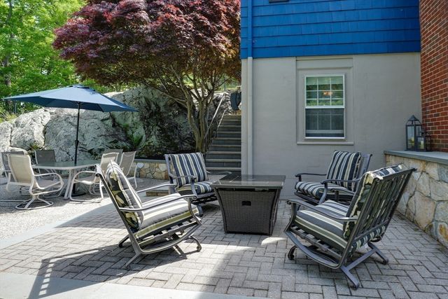28 Edgemere St, Melrose, MA 02176