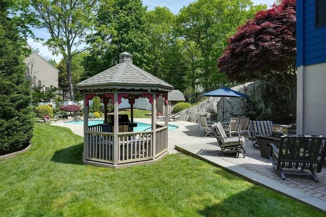 28 Edgemere St, Melrose, MA 02176