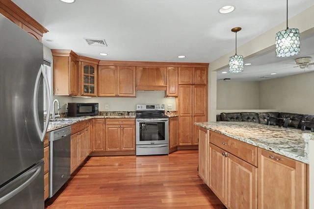 28 Edgemere St, Melrose, MA 02176