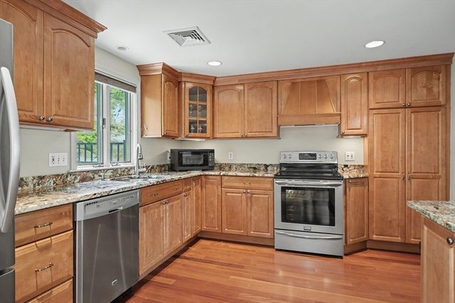28 Edgemere St, Melrose, MA 02176