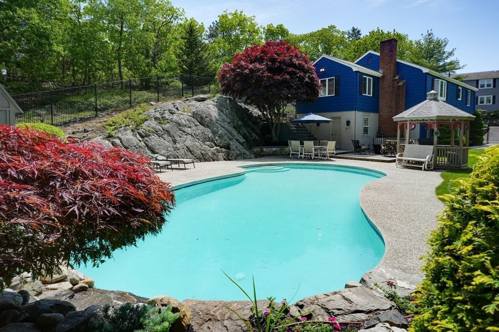 28 Edgemere St, Melrose, MA 02176
