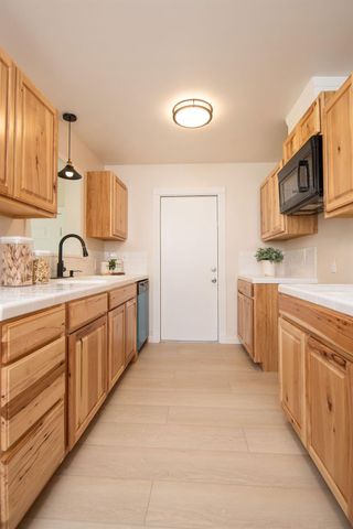 2034 Coley Ave, Escalon, CA 95320