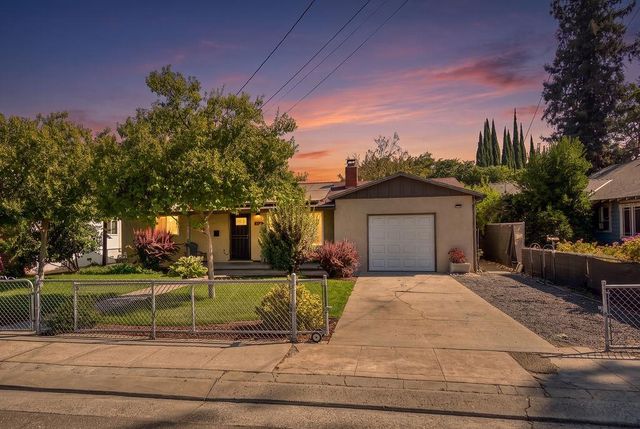 2034 Coley Ave, Escalon, CA 95320