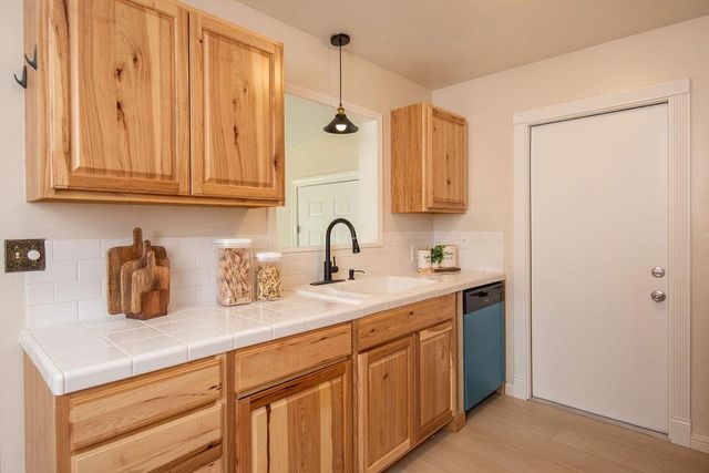 2034 Coley Ave, Escalon, CA 95320