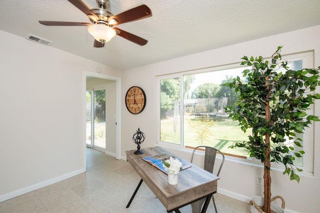 2034 Coley Ave, Escalon, CA 95320