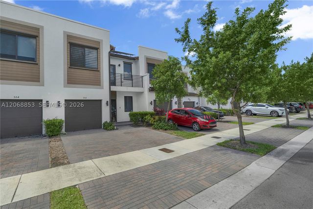 550 NE 207th St, Miami, FL 33179