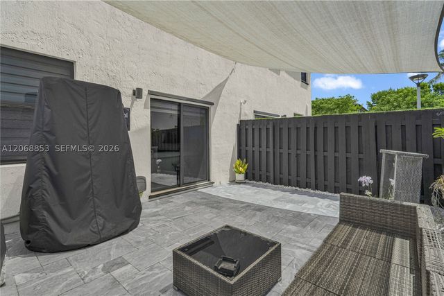 550 NE 207th St, Miami, FL 33179