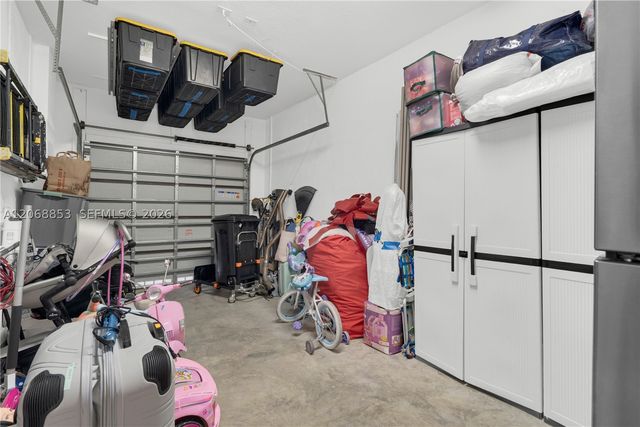 550 NE 207th St, Miami, FL 33179