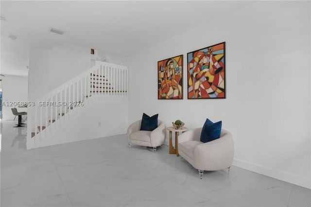 550 NE 207th St, Miami, FL 33179