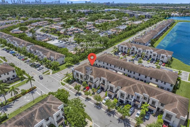 550 NE 207th St, Miami, FL 33179