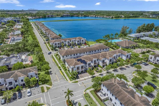550 NE 207th St, Miami, FL 33179