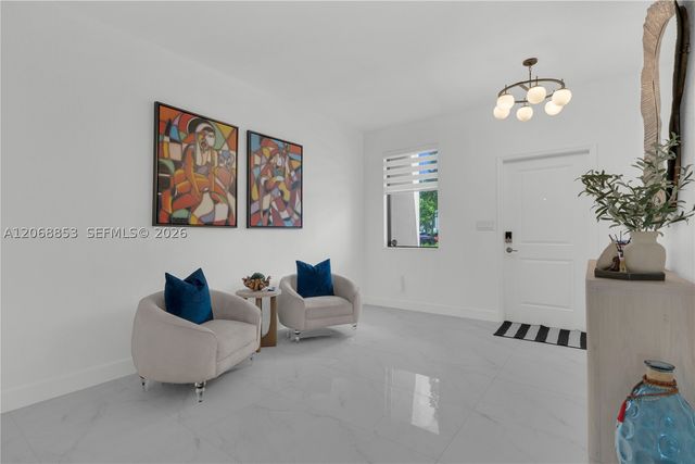 550 NE 207th St, Miami, FL 33179