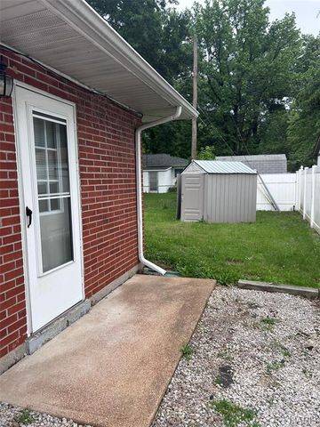 1814 N Belt E, Belleville, IL 62221