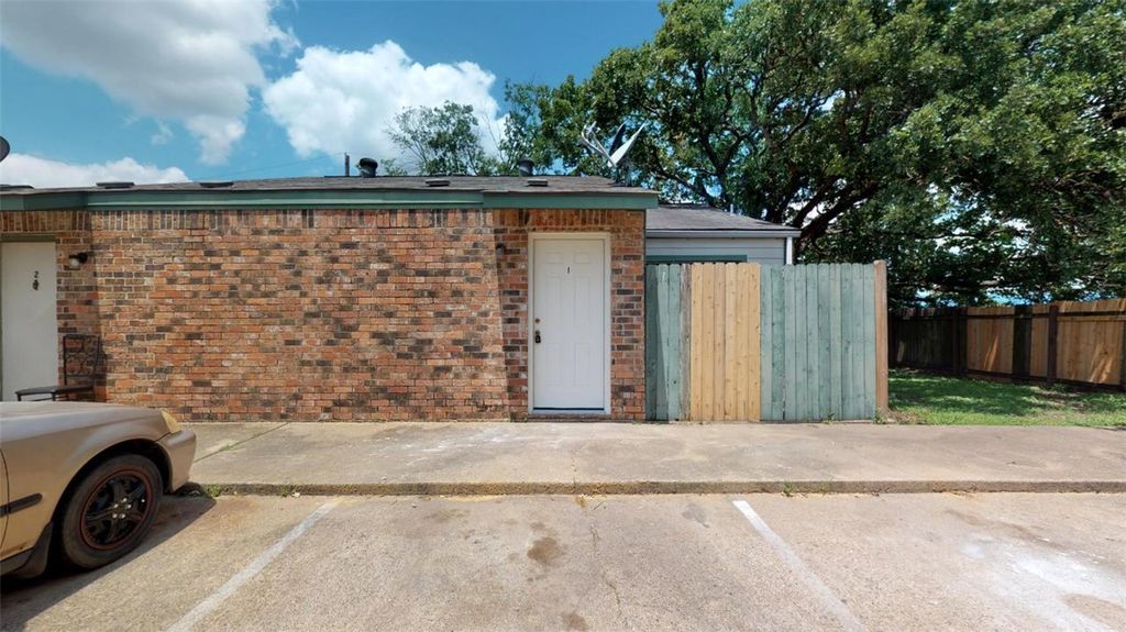 725 Peppertree Drive 1, Bryan, TX 77801
