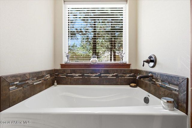 31288 N Sienna Loop, Athol, ID 83801