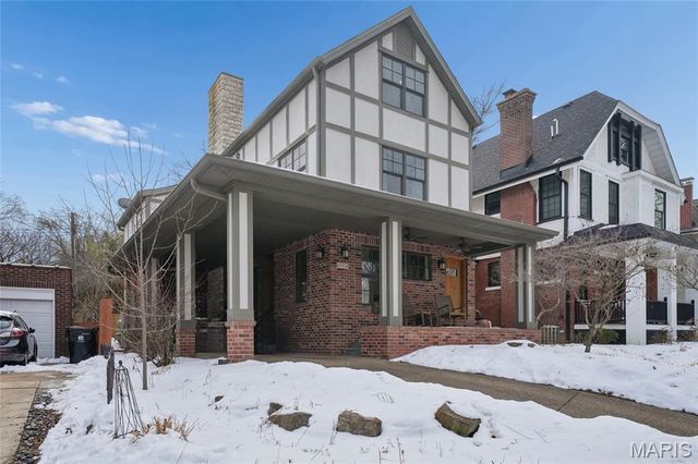 6916 Amherst Avenue, University City, MO 63130