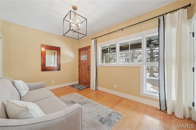 6916 Amherst Avenue, University City, MO 63130