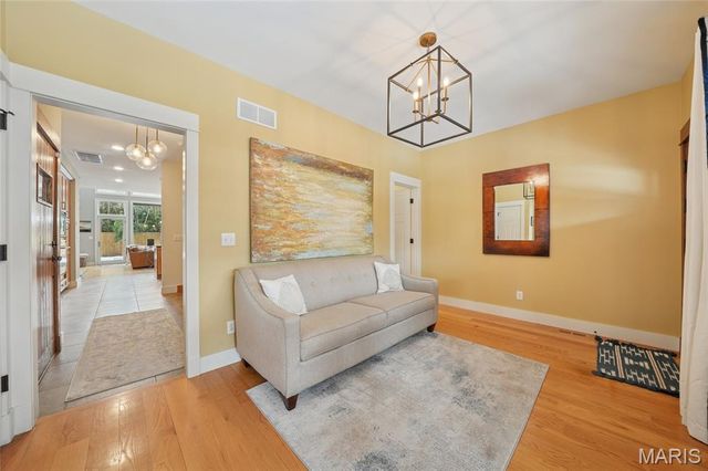 6916 Amherst Avenue, University City, MO 63130