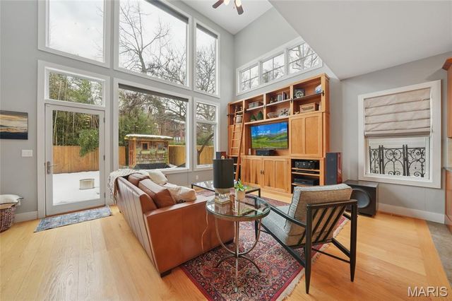 6916 Amherst Avenue, University City, MO 63130