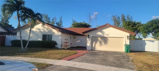 5861 NW 201st Ln, Hialeah, FL 33015