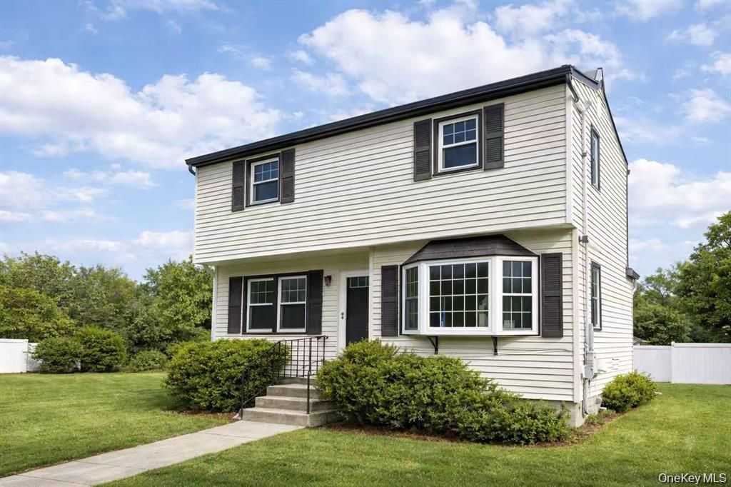 187 Horseblock Road, Farmingville, NY 11738