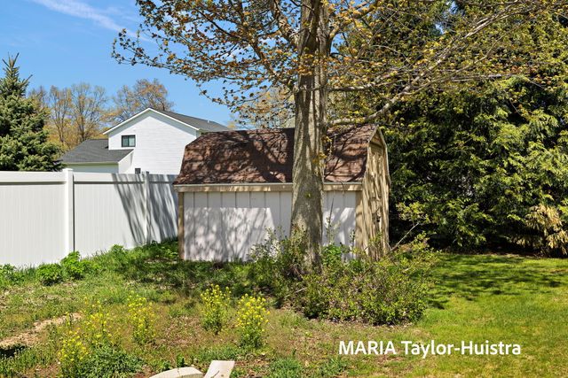 3689 Whispering Woods Drive, Muskegon, MI 49444