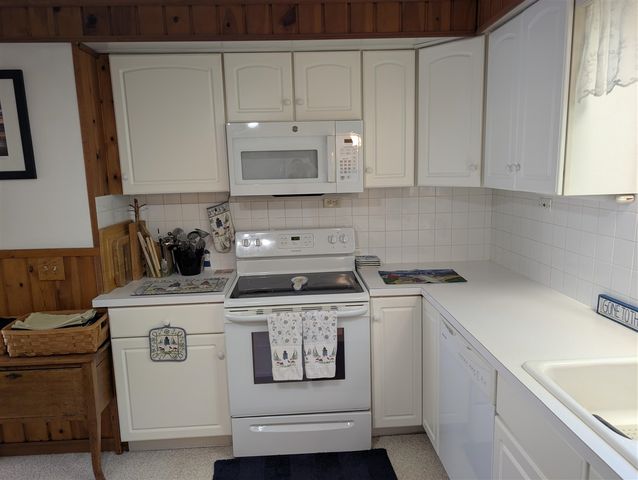 1861 Glen Avenue, Muskegon, MI 49441