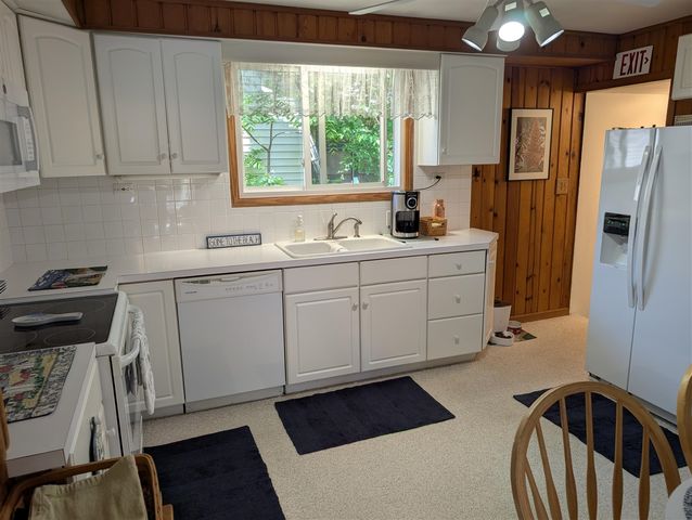 1861 Glen Avenue, Muskegon, MI 49441