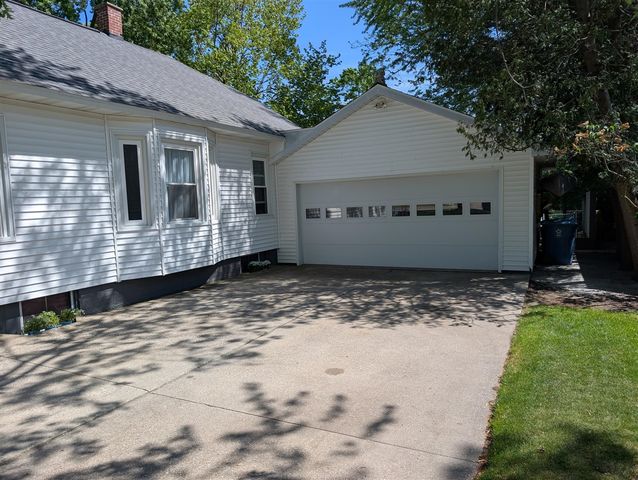 1861 Glen Avenue, Muskegon, MI 49441
