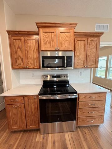 1309 NE White Oaks Lane, Oak Grove, MO 64075