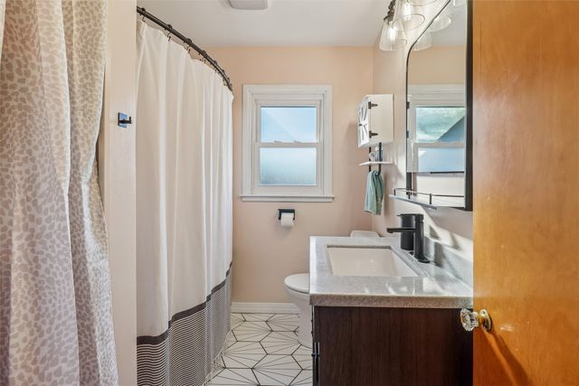 1217 Monroe Drive, Newton, IA 50208