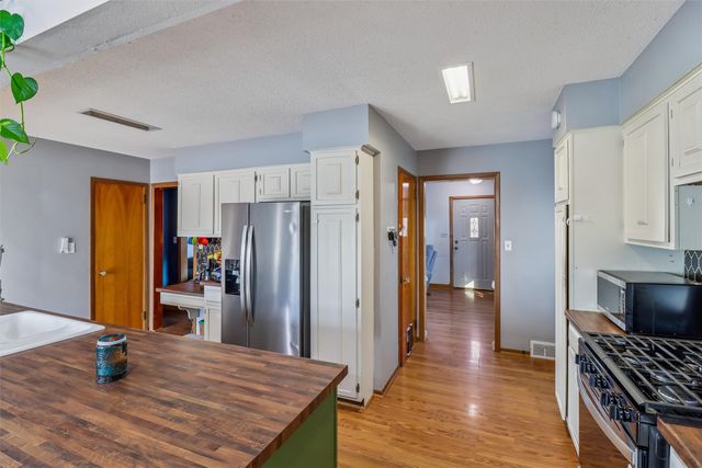 1217 Monroe Drive, Newton, IA 50208