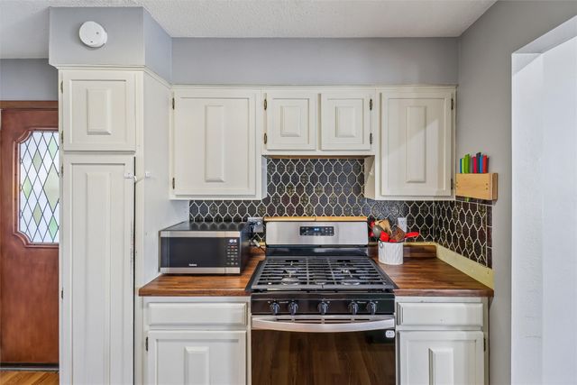 1217 Monroe Drive, Newton, IA 50208