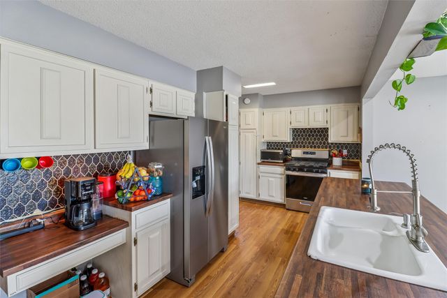 1217 Monroe Drive, Newton, IA 50208