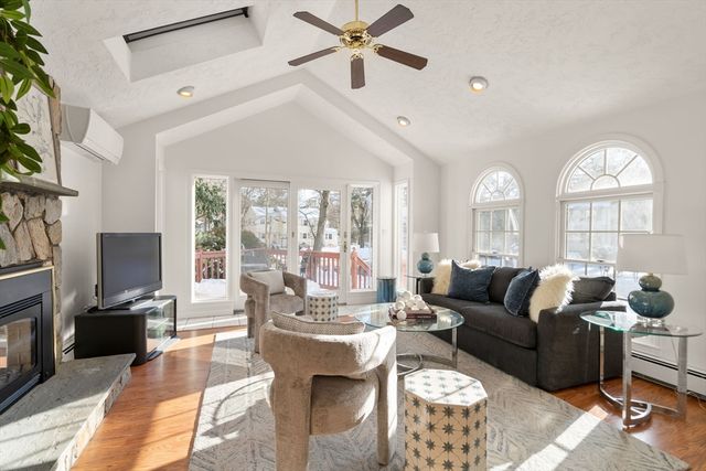 16 Sunnyside Ave, Wellesley, MA 02482