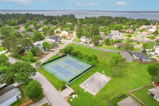 12944 Point Aquarius Boulevard, Willis, TX 77318