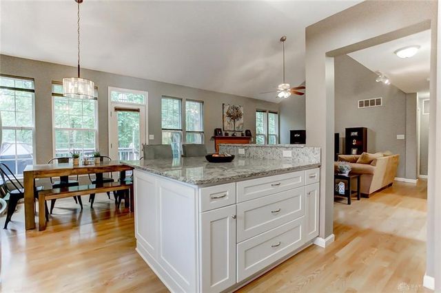 1872 Olde Haley Drive, Centerville, OH 45458