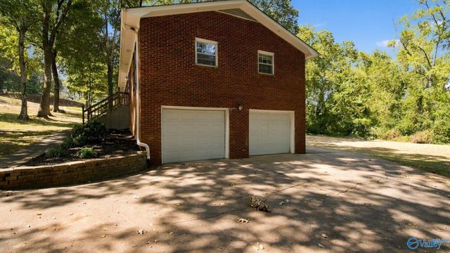 407 Sherwood Drive SE, Huntsville, AL 35802