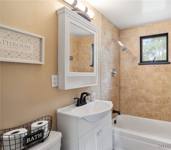 416 Garden City Drive, Salina, NY 13211