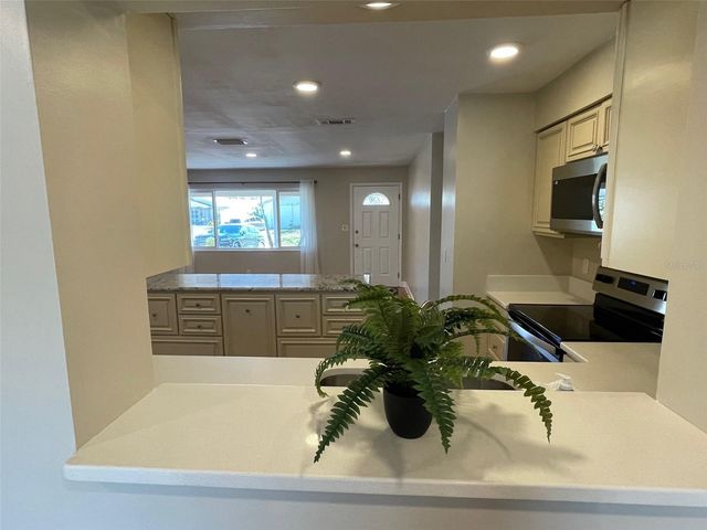 6556 27TH STREET N, St Petersburg, FL 33702